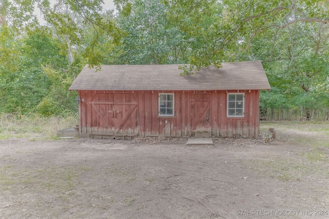 view of outbuilding