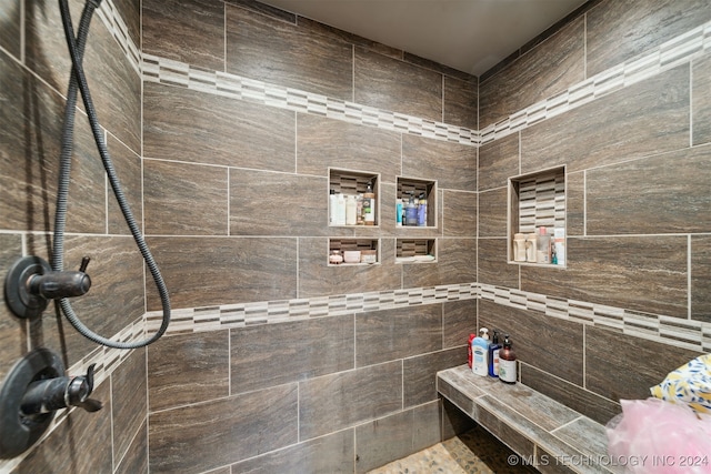 bathroom featuring tiled shower