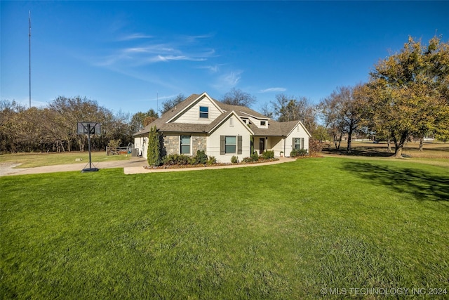 view of front of home featuring a front lawn