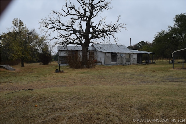 view of yard featuring a carport