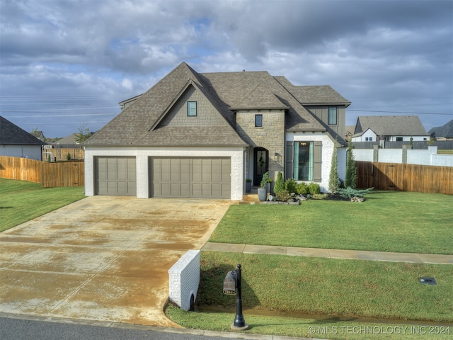 view of front facade featuring a front yard