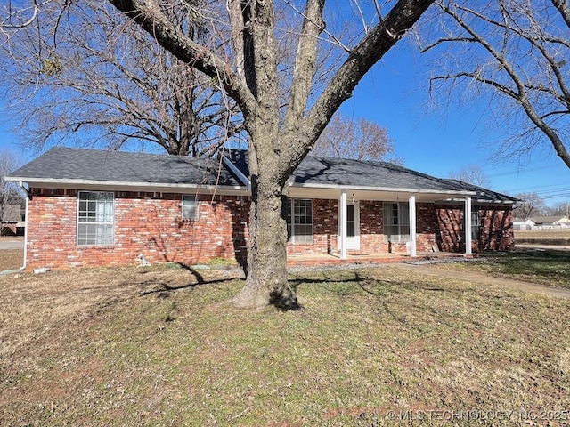 view of front of property featuring a front lawn and covered porch