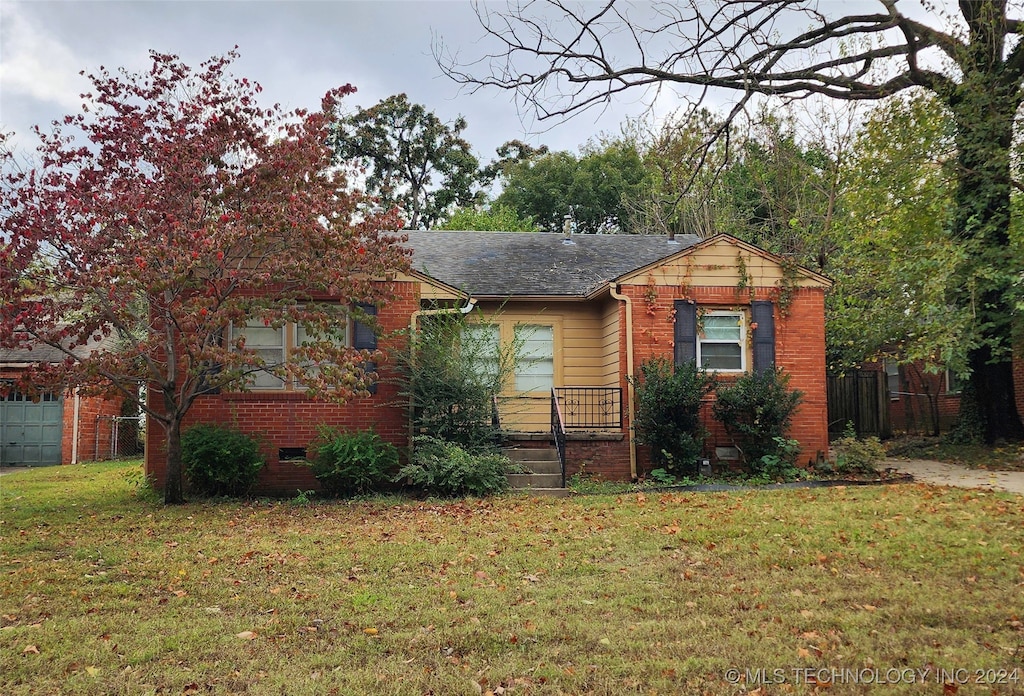 view of front facade with a front yard