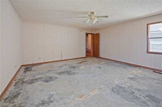 unfurnished room with a textured ceiling and ceiling fan