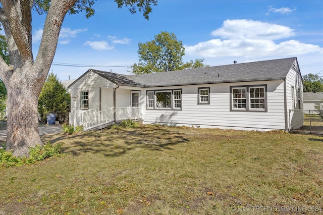 view of front of home with a front lawn