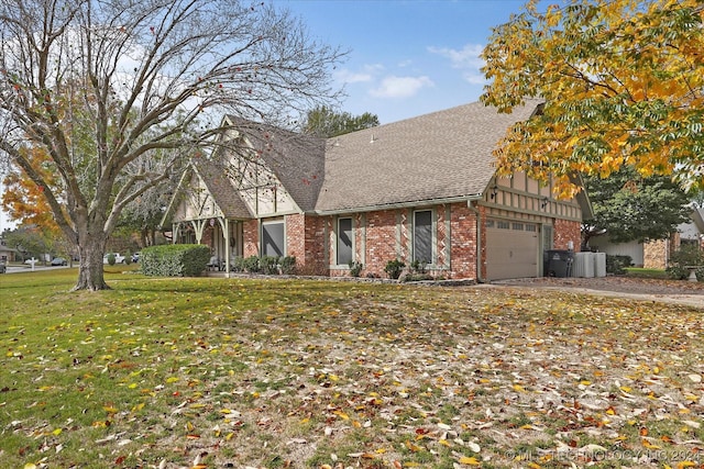 view of front facade featuring a garage and a front yard