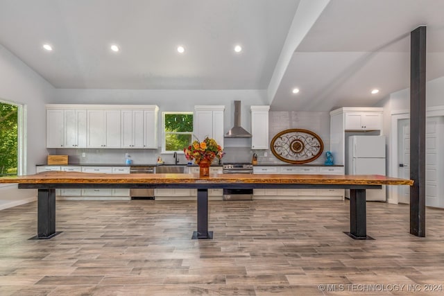 rec room featuring light hardwood / wood-style flooring, sink, and vaulted ceiling