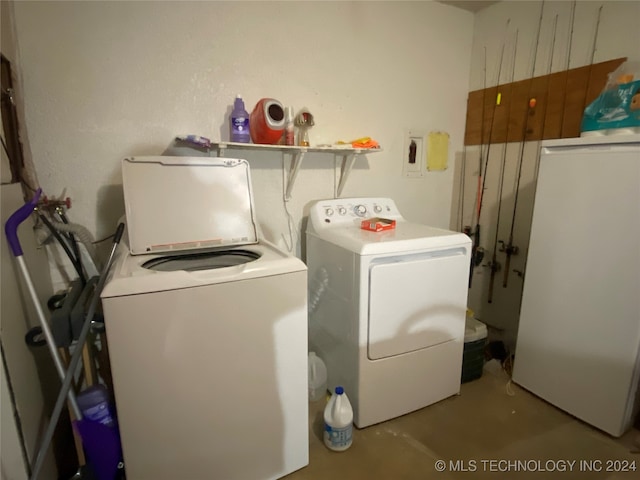 washroom with washing machine and clothes dryer