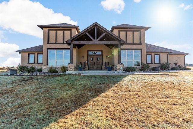 view of front facade featuring a front lawn