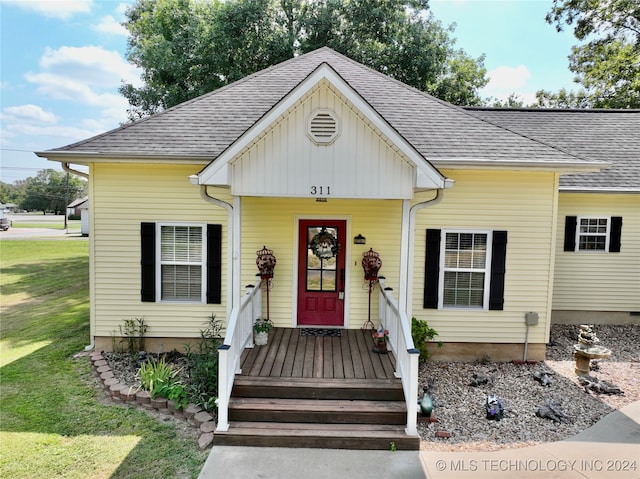 view of front of property with a front yard and covered porch