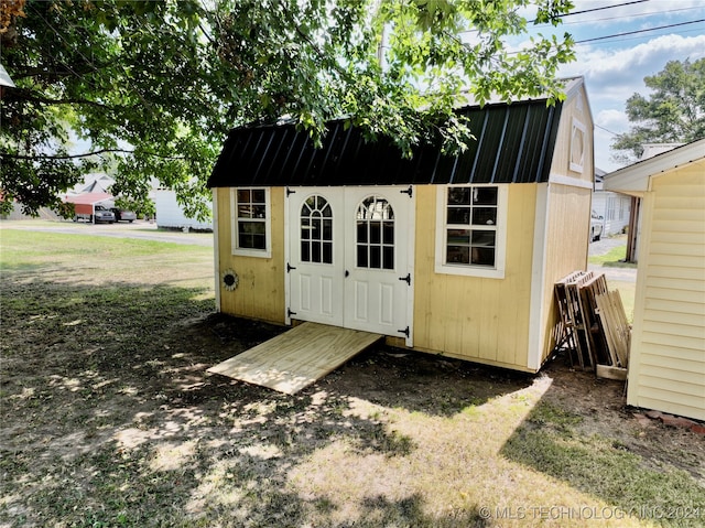 view of outbuilding