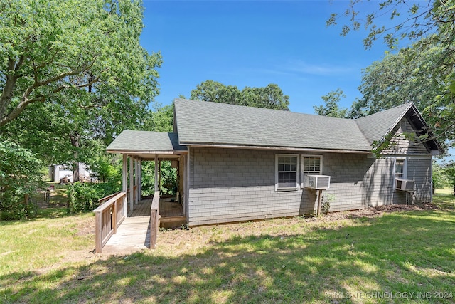 view of front of property featuring cooling unit and a front lawn