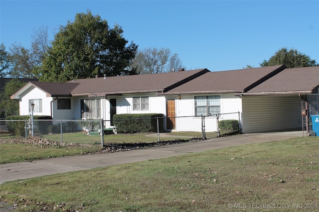 single story home with a front yard