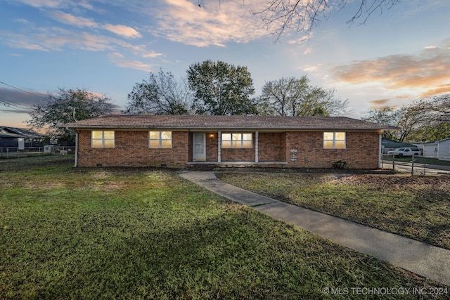 single story home with a yard