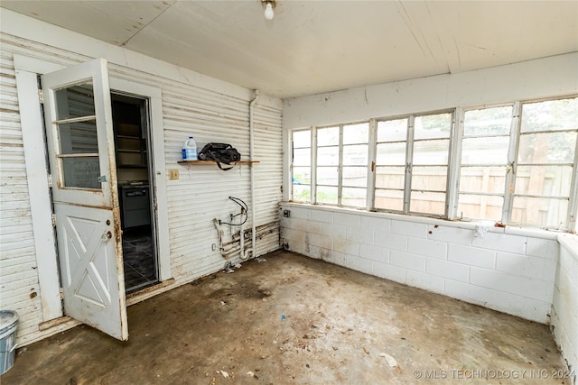 view of unfurnished sunroom