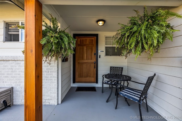 entrance to property featuring a porch