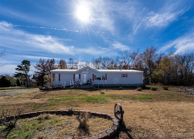 manufactured / mobile home featuring a shed