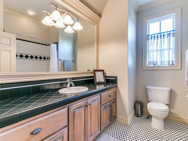 full bath featuring vanity, a shower with curtain, baseboards, toilet, and a chandelier