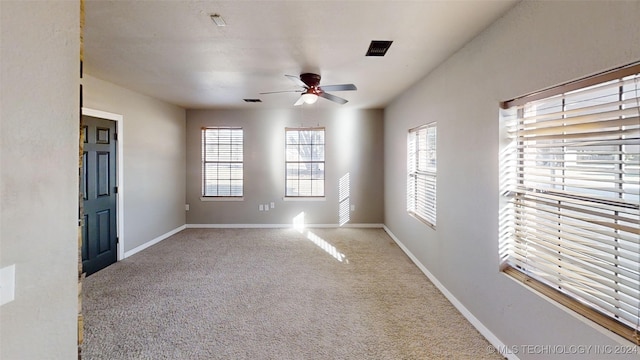 unfurnished room with light carpet and ceiling fan