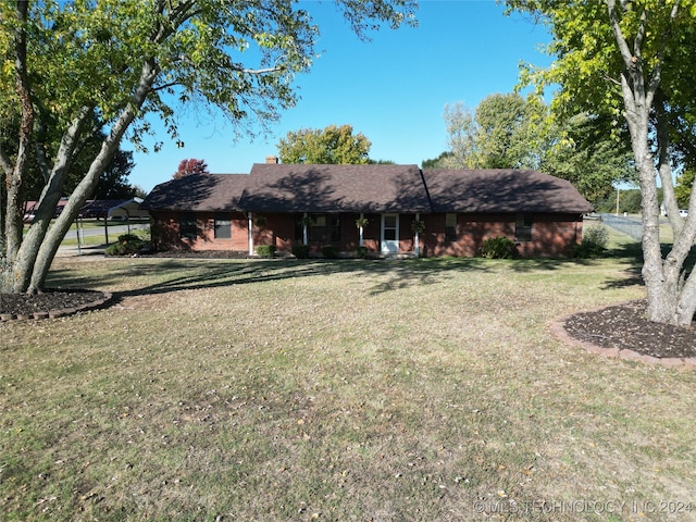 single story home featuring a front yard