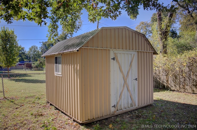 view of outdoor structure featuring a yard