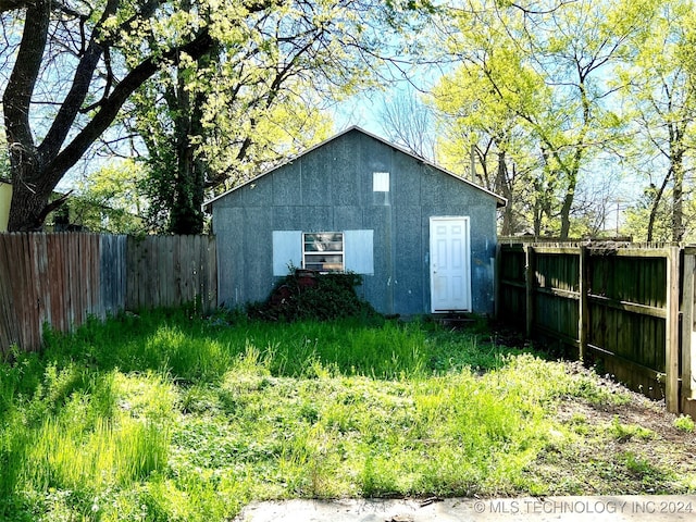 view of outbuilding