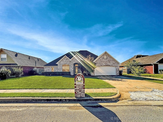 view of front facade featuring a garage and a front lawn