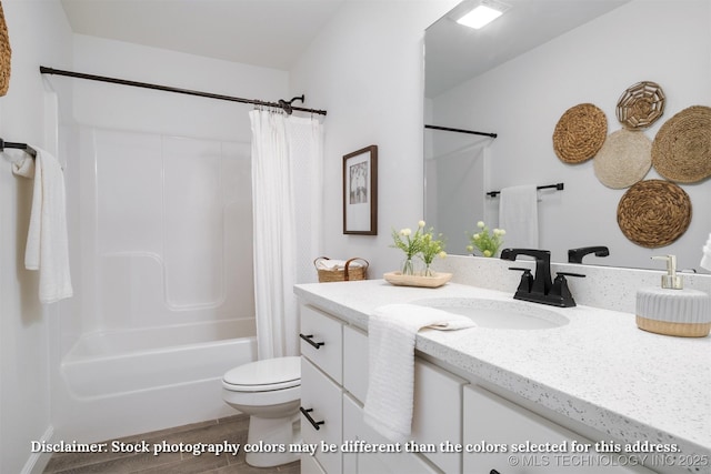 bathroom featuring toilet, vanity, and shower / bath combo