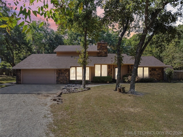 view of front of home featuring a yard and a garage