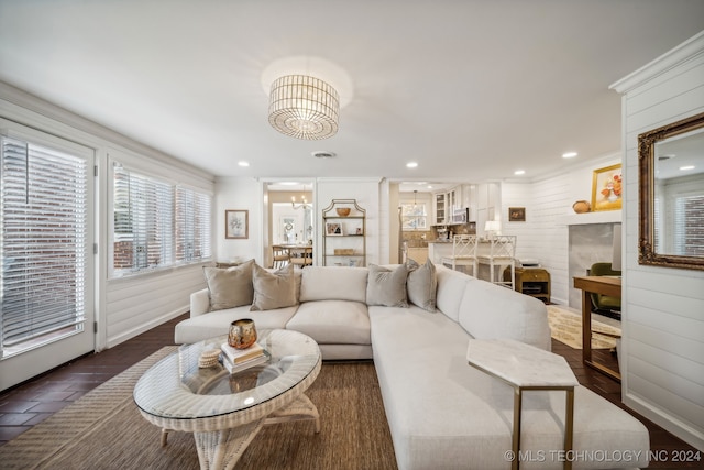 living room featuring ornamental molding and a notable chandelier