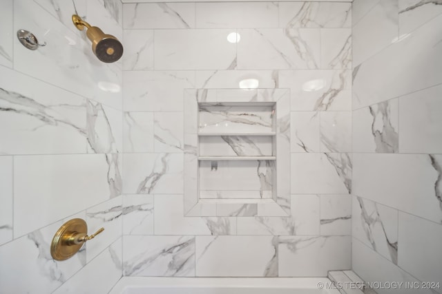 bathroom featuring tiled shower