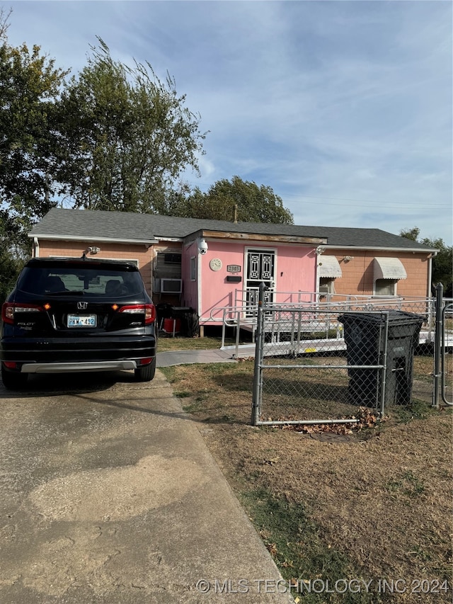 view of front of property