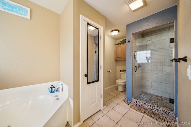 bathroom featuring a tile shower