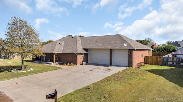 view of front of house featuring a front yard and a garage