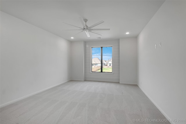 carpeted empty room featuring ceiling fan