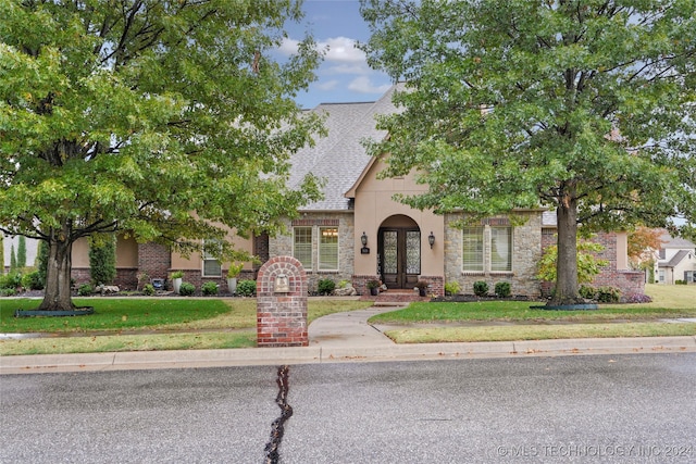 view of front facade with a front yard