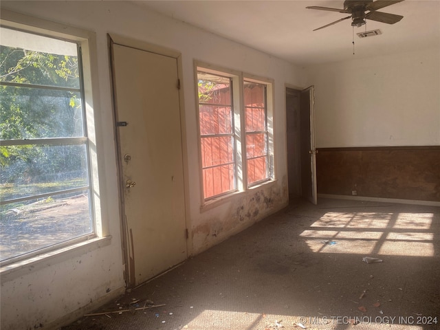 empty room featuring ceiling fan