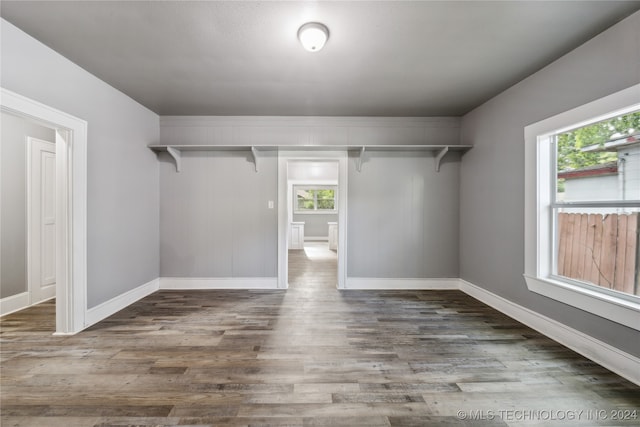 walk in closet with dark hardwood / wood-style floors