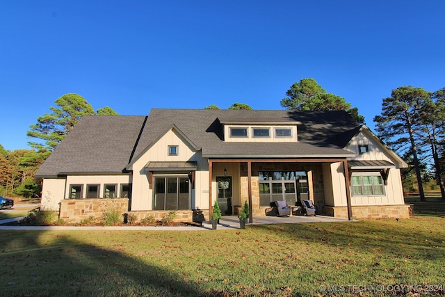 craftsman inspired home with a front lawn and a patio