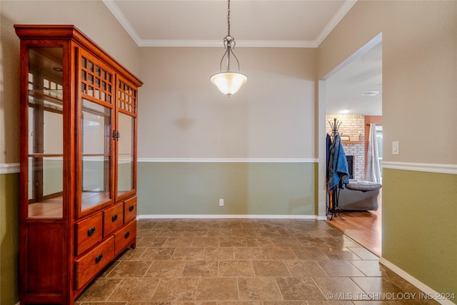 spare room featuring ornamental molding