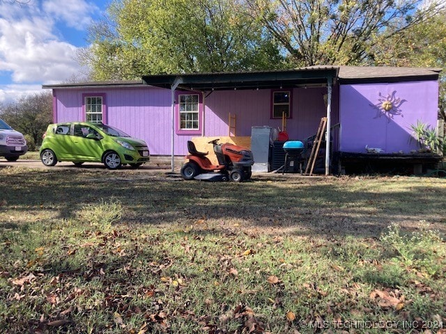 rear view of house featuring a lawn