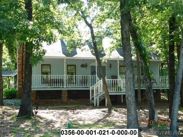 view of front of house featuring a porch