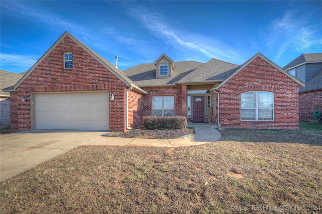 view of front of property featuring a garage and a front yard