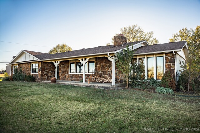 ranch-style house with a front lawn