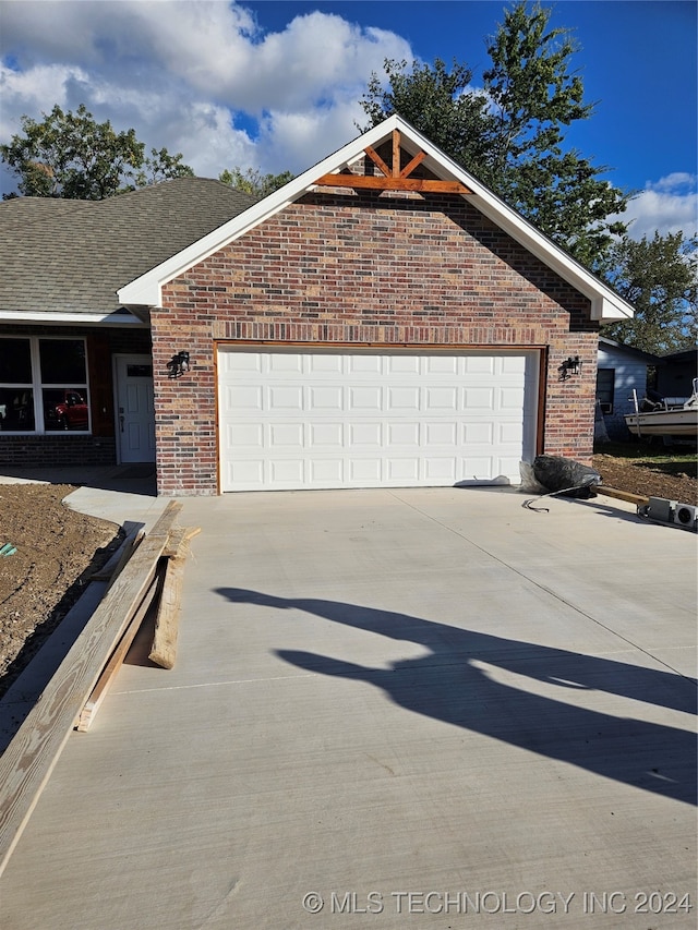 view of front of property featuring a garage