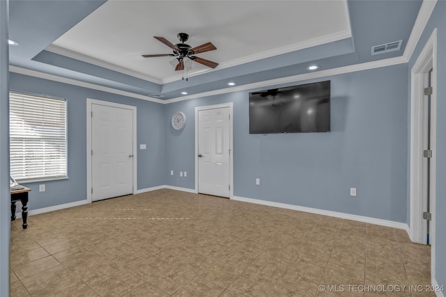 spare room with ornamental molding, a tray ceiling, and ceiling fan