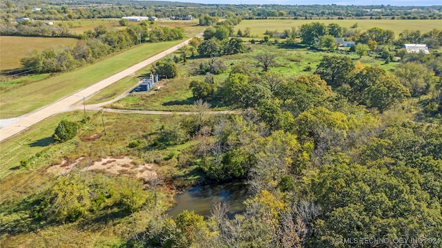 birds eye view of property featuring a rural view