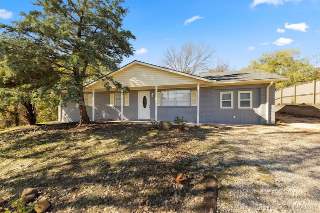 ranch-style home featuring covered porch