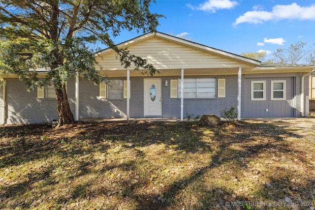 ranch-style house featuring a porch