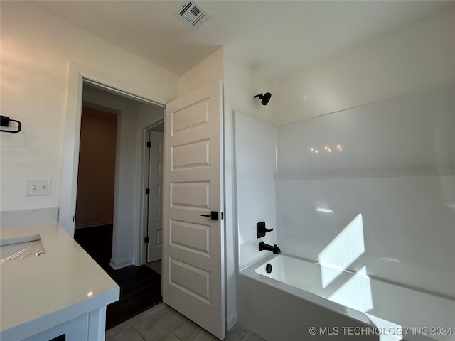 bathroom with washtub / shower combination and vanity